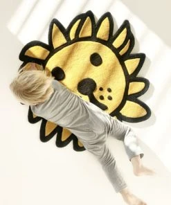 Mr. Maria Tapis De Sol Lion Tissu Jaune 9 Mr. Maria Tapis De Sol Lion Tissu Jaune -Boutique KidKraft tapis de sol lion tissu jaune 2
