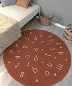 AFK Living Tapis Enfant Rond Alphabet Terracotta 135x135 7 AFK Living Tapis Enfant Rond Alphabet Terracotta 135x135 -Boutique KidKraft tapis enfant rond alphabet terracotta 135x135 2