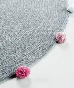 Douceur D'Intérieur Tapis Rond Pompons Gris D90cm -Boutique KidKraft tapis rond pompons gris d90cm 2